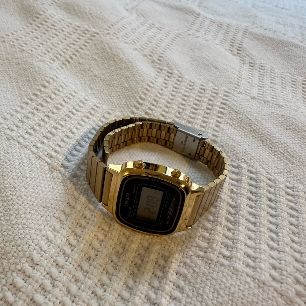Casio Gold Women's Watch - Picture 2 of 8